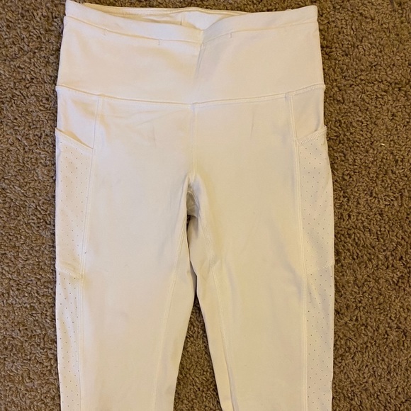 White Lululemon cropped leggings - Picture 2 of 6